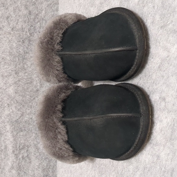 UGG Scuffette II Black Suede Slippers Womens Size 8 - Picture 2 of 9